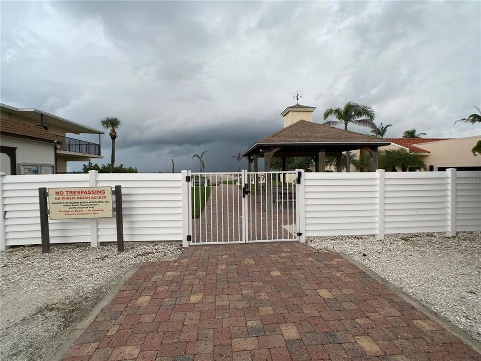 Под контрактом: $612,000 (2 спален, 2 ванн, 1013 Квадратных фут)