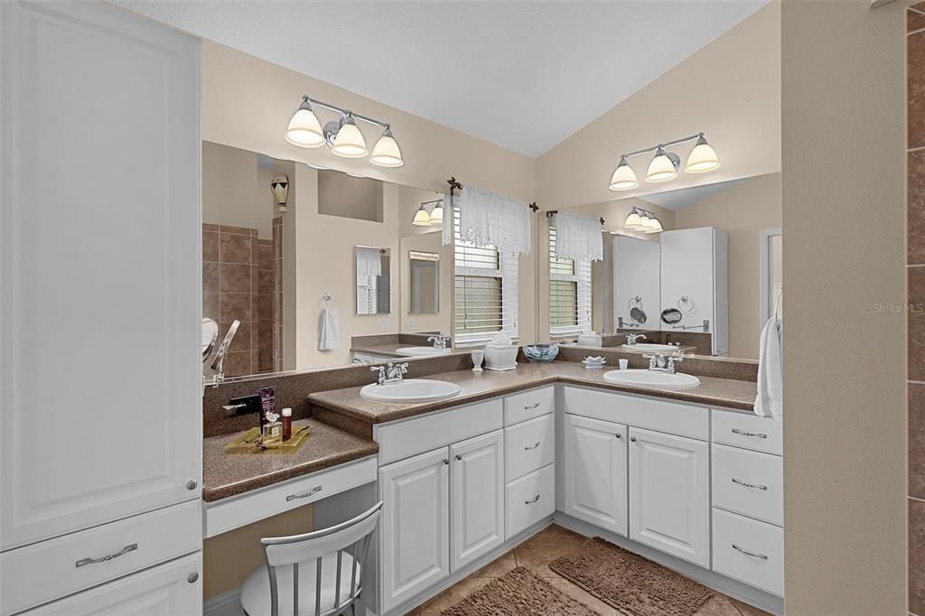 Active With Contract: $926,000 (3 beds, 2 baths, 2465 Square Feet)