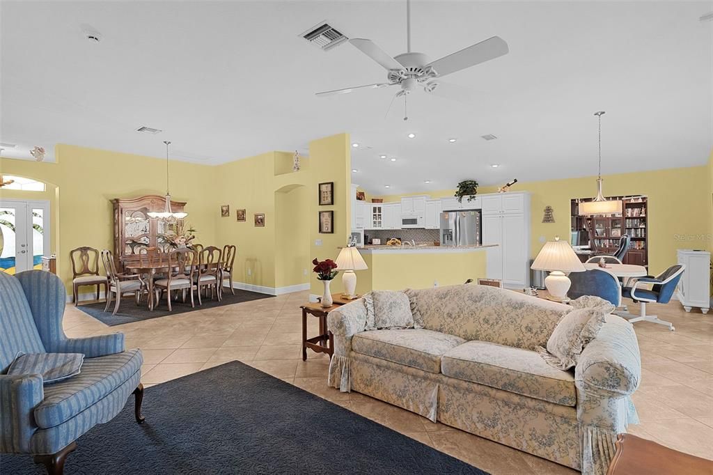 Active With Contract: $926,000 (3 beds, 2 baths, 2465 Square Feet)