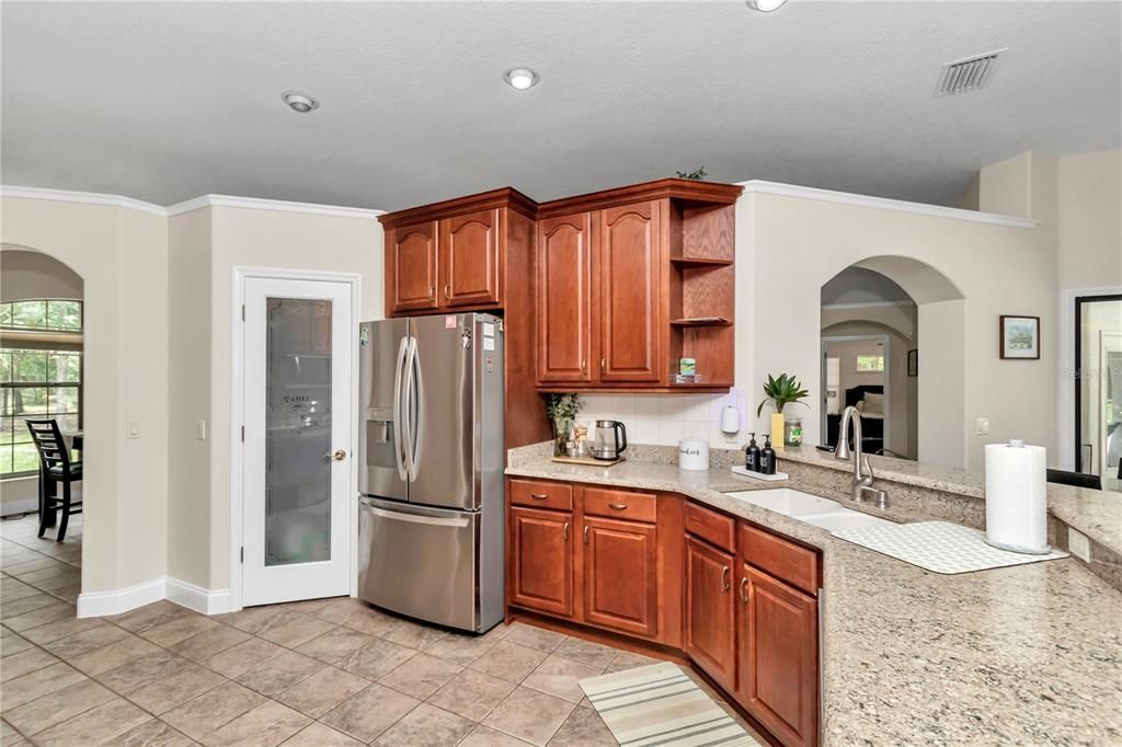 На продажу: $697,900 (3 спален, 2 ванн, 2607 Квадратных фут)