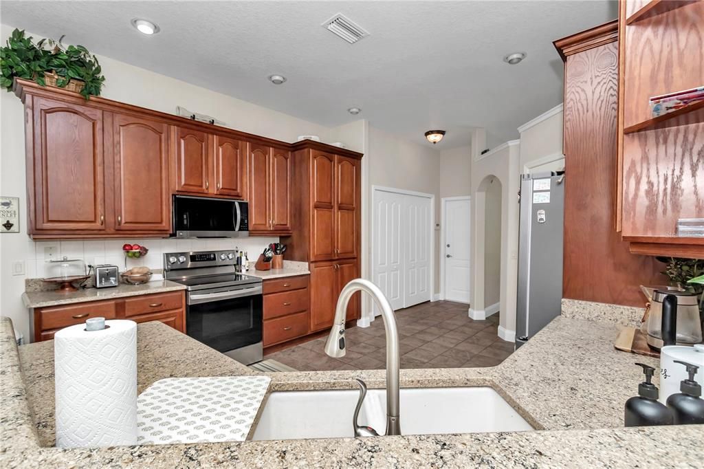 На продажу: $697,900 (3 спален, 2 ванн, 2607 Квадратных фут)