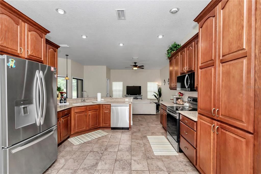 На продажу: $697,900 (3 спален, 2 ванн, 2607 Квадратных фут)