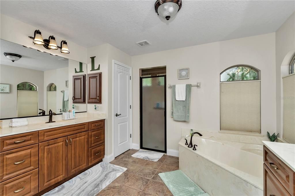 На продажу: $697,900 (3 спален, 2 ванн, 2607 Квадратных фут)