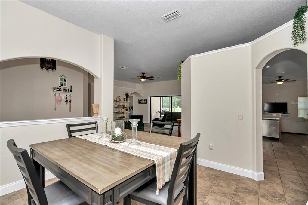 На продажу: $697,900 (3 спален, 2 ванн, 2607 Квадратных фут)