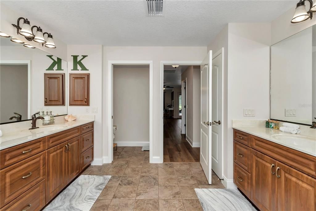 На продажу: $697,900 (3 спален, 2 ванн, 2607 Квадратных фут)