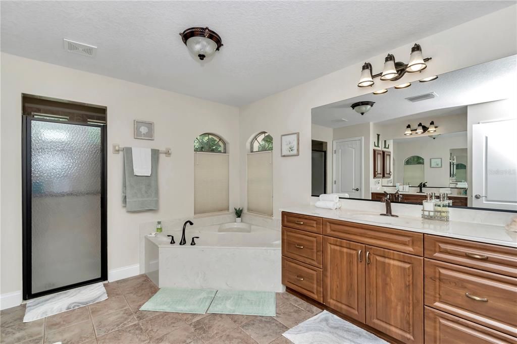 На продажу: $697,900 (3 спален, 2 ванн, 2607 Квадратных фут)