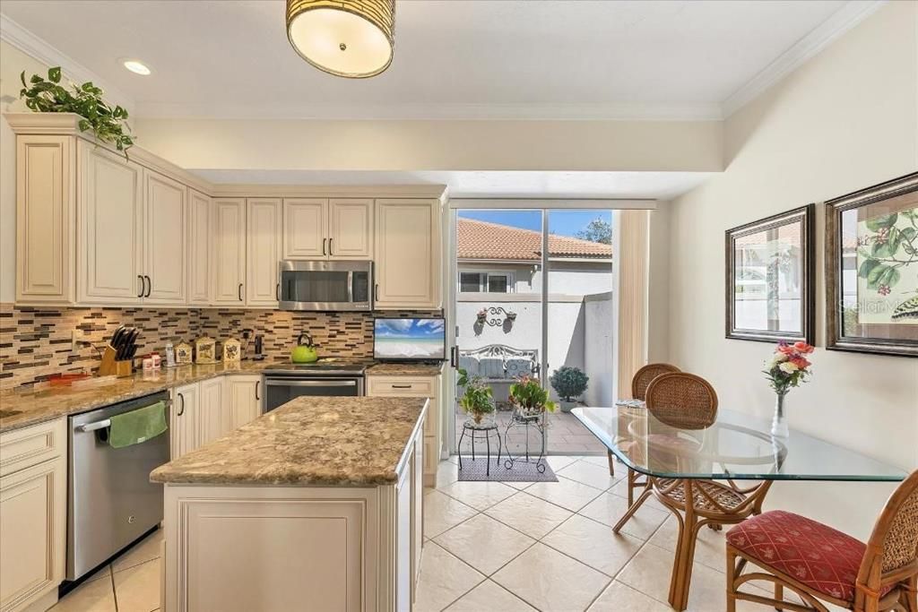 En Renta: $4,600 (2 camas, 2 baños, 1928 Pies cuadrados)