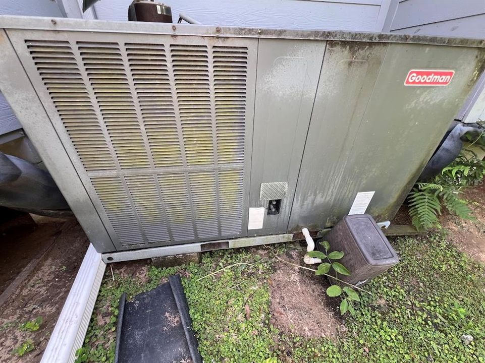 For Sale: $245,000 (4 beds, 2 baths, 2254 Square Feet)