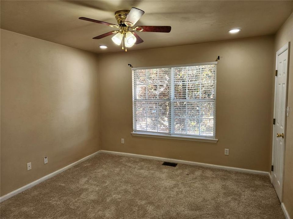 En Renta: $1,500 (3 camas, 3 baños, 1216 Pies cuadrados)