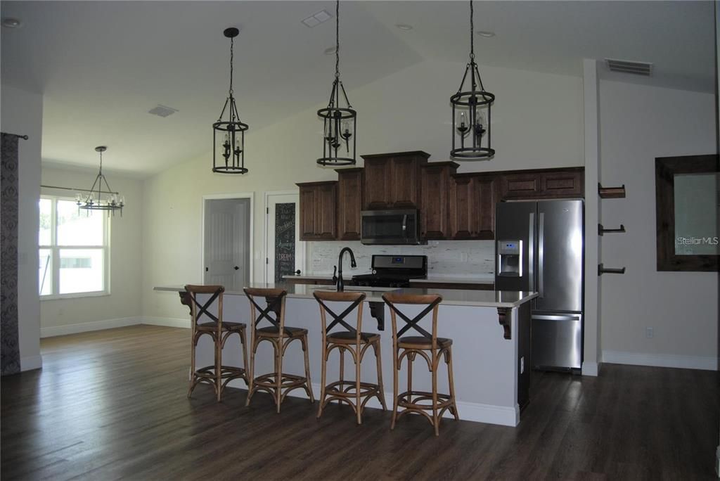 For Sale: $535,000 (3 beds, 2 baths, 2184 Square Feet)