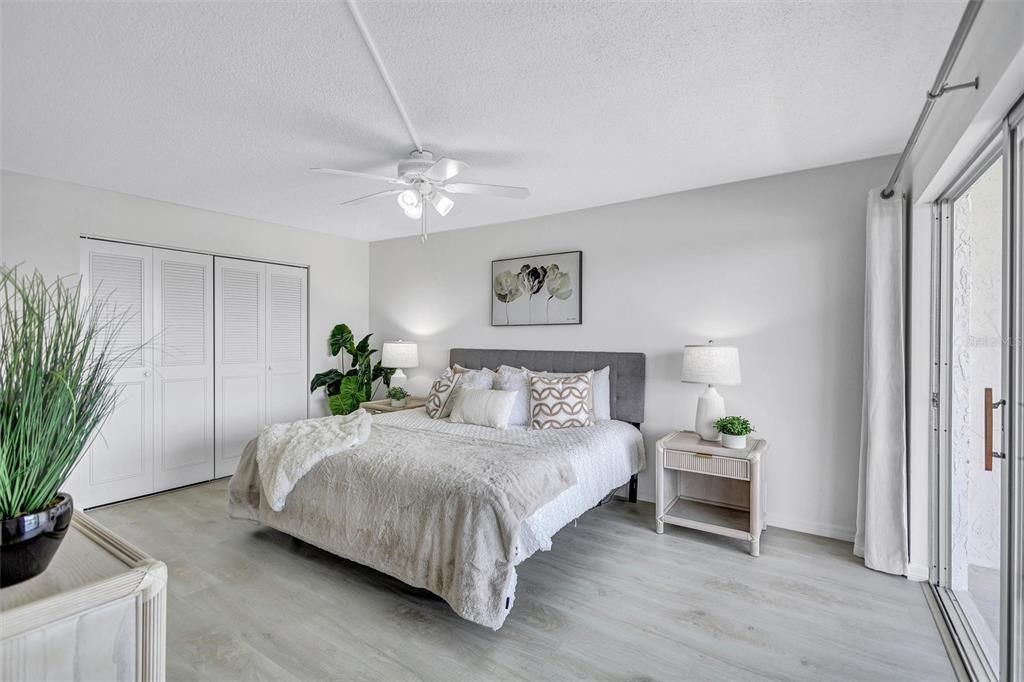 合同活跃: $586,000 (2 贝兹, 2 浴室, 1029 平方英尺)