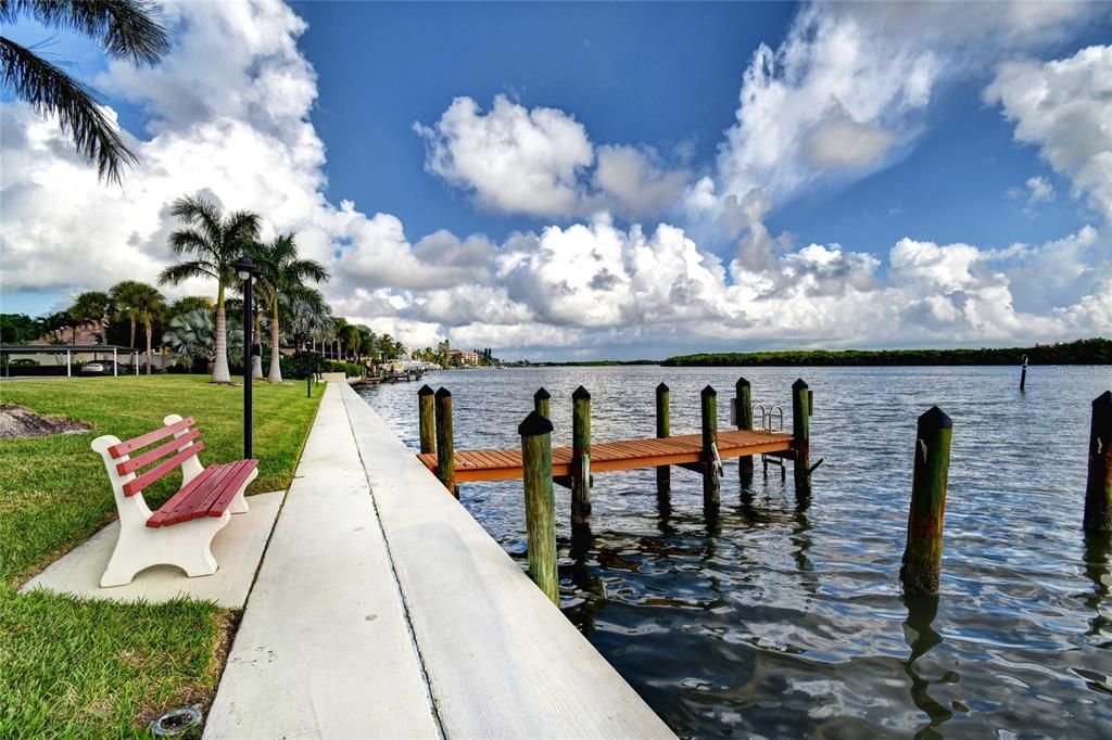 合同活跃: $586,000 (2 贝兹, 2 浴室, 1029 平方英尺)