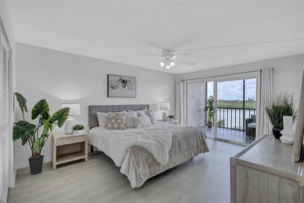 合同活跃: $586,000 (2 贝兹, 2 浴室, 1029 平方英尺)