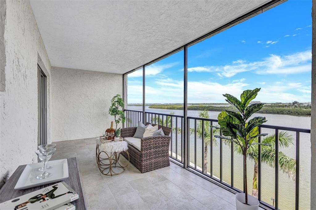 合同活跃: $586,000 (2 贝兹, 2 浴室, 1029 平方英尺)