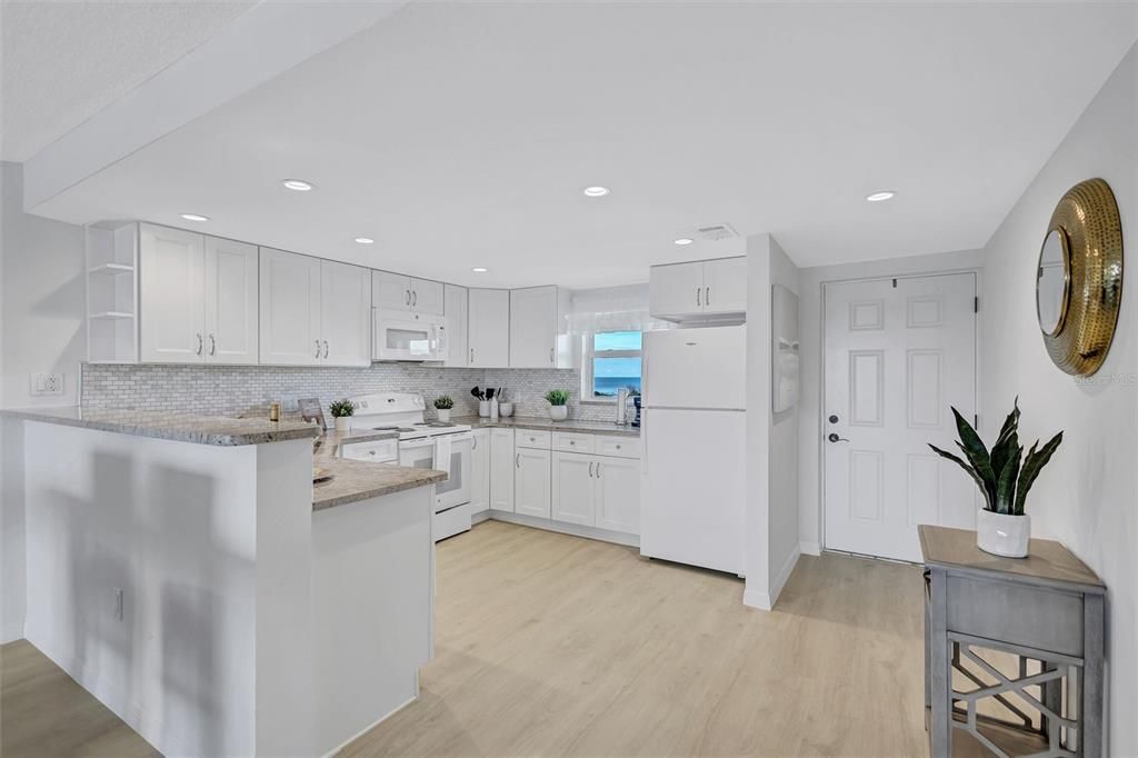 合同活跃: $586,000 (2 贝兹, 2 浴室, 1029 平方英尺)