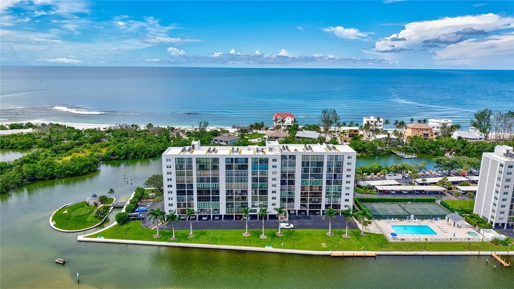 合同活跃: $586,000 (2 贝兹, 2 浴室, 1029 平方英尺)