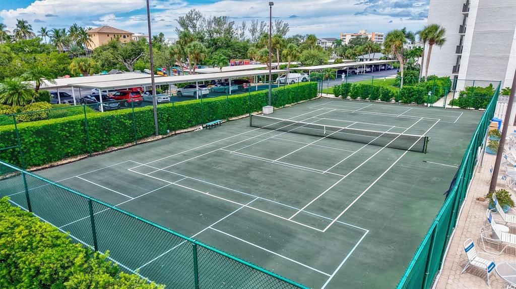 合同活跃: $586,000 (2 贝兹, 2 浴室, 1029 平方英尺)