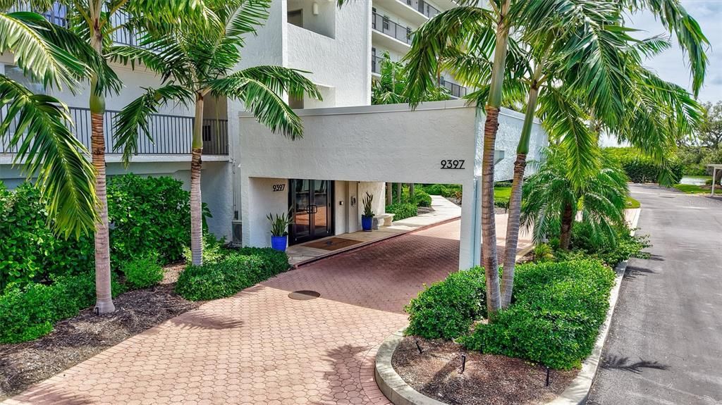 合同活跃: $586,000 (2 贝兹, 2 浴室, 1029 平方英尺)