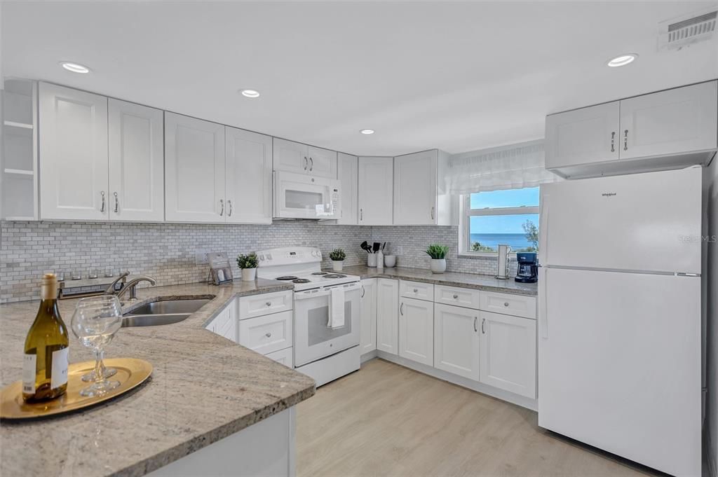 合同活跃: $586,000 (2 贝兹, 2 浴室, 1029 平方英尺)