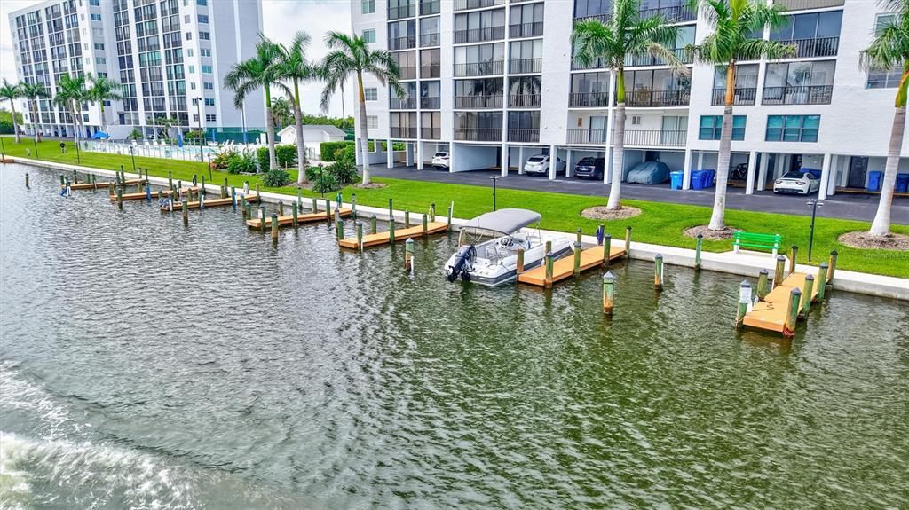 合同活跃: $586,000 (2 贝兹, 2 浴室, 1029 平方英尺)