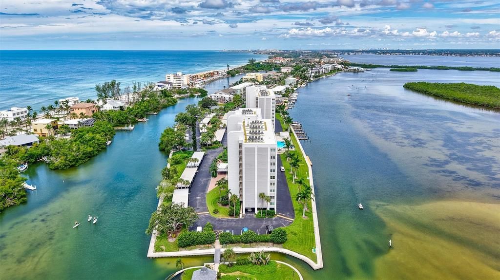 合同活跃: $586,000 (2 贝兹, 2 浴室, 1029 平方英尺)