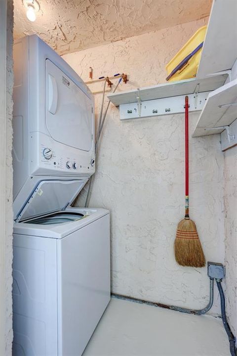 合同活跃: $586,000 (2 贝兹, 2 浴室, 1029 平方英尺)