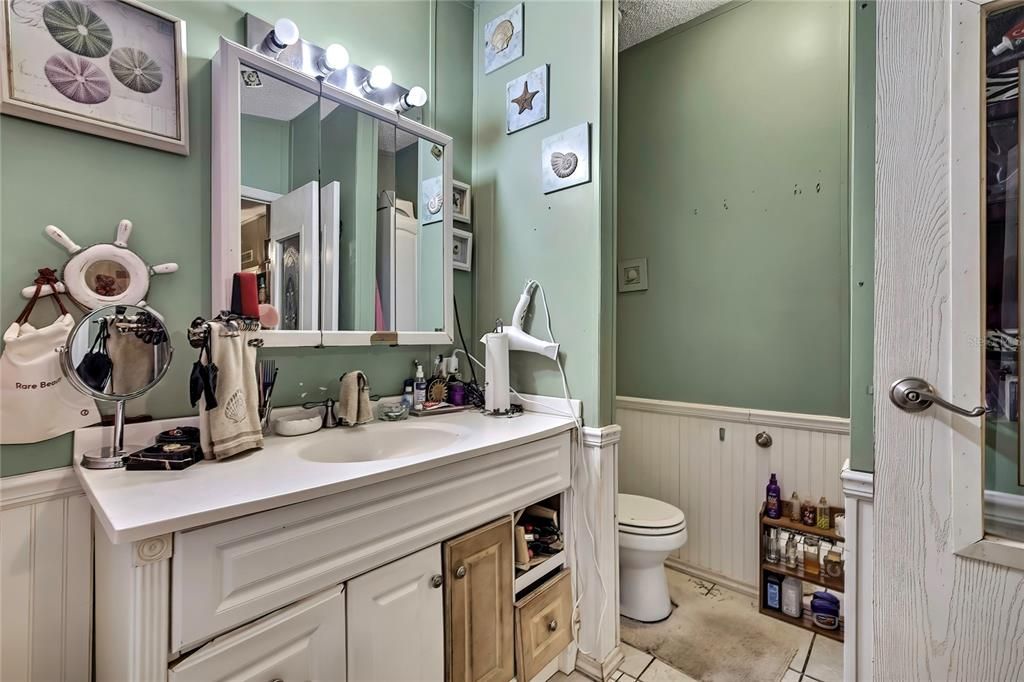 合同活跃: $175,000 (2 贝兹, 2 浴室, 1296 平方英尺)