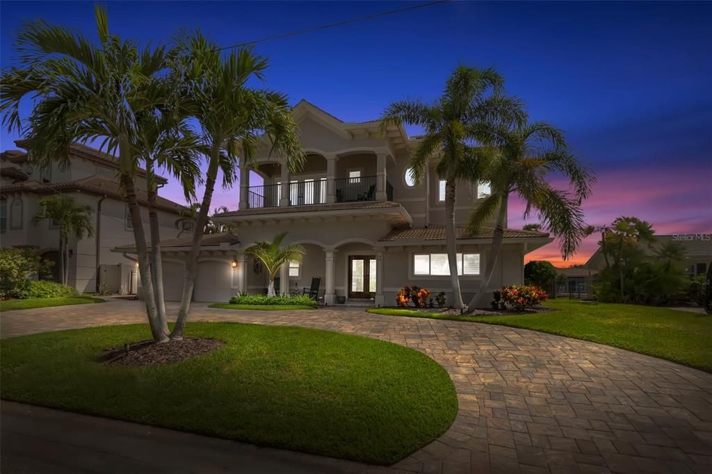 For Sale: $2,390,000 (5 beds, 4 baths, 2878 Square Feet)