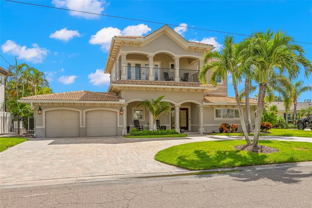 For Sale: $2,390,000 (5 beds, 4 baths, 2878 Square Feet)