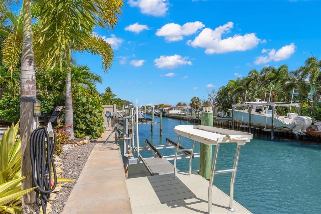 For Sale: $2,390,000 (5 beds, 4 baths, 2878 Square Feet)