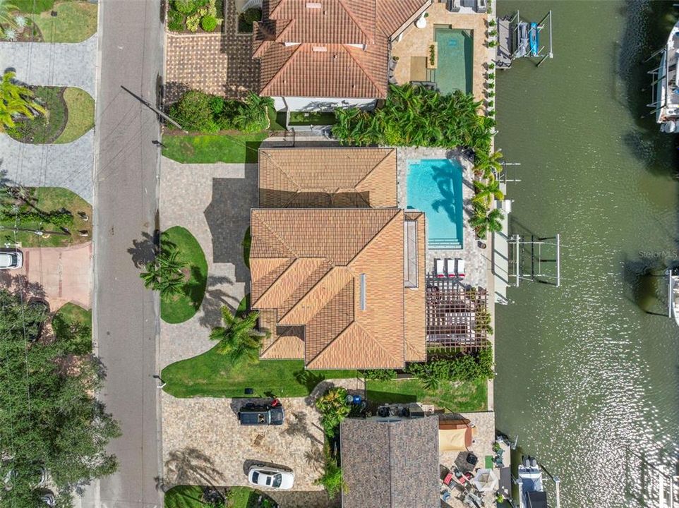 For Sale: $2,390,000 (5 beds, 4 baths, 2878 Square Feet)