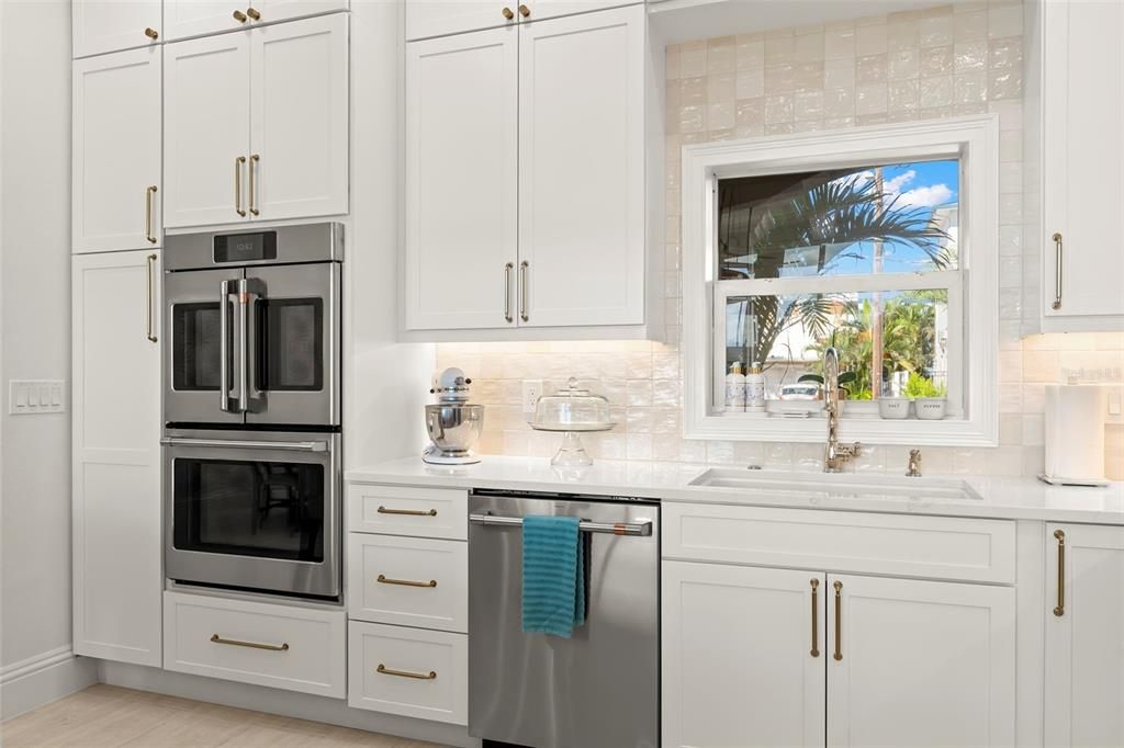 For Sale: $2,390,000 (5 beds, 4 baths, 2878 Square Feet)