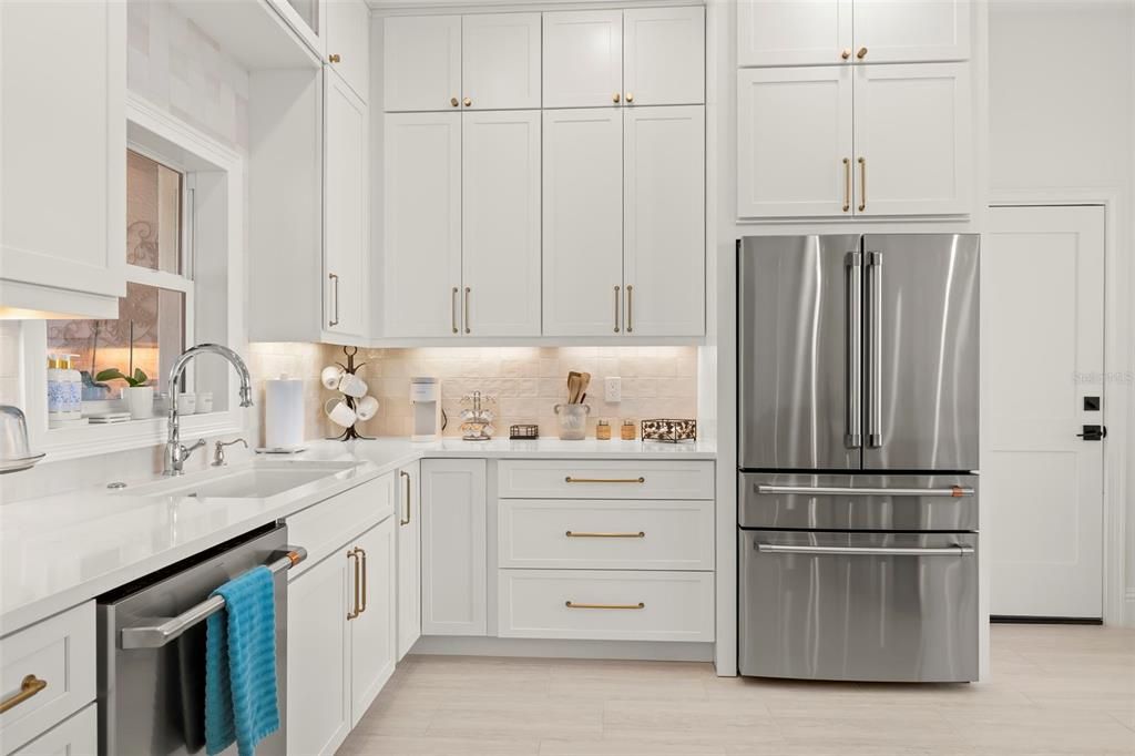 For Sale: $2,390,000 (5 beds, 4 baths, 2878 Square Feet)