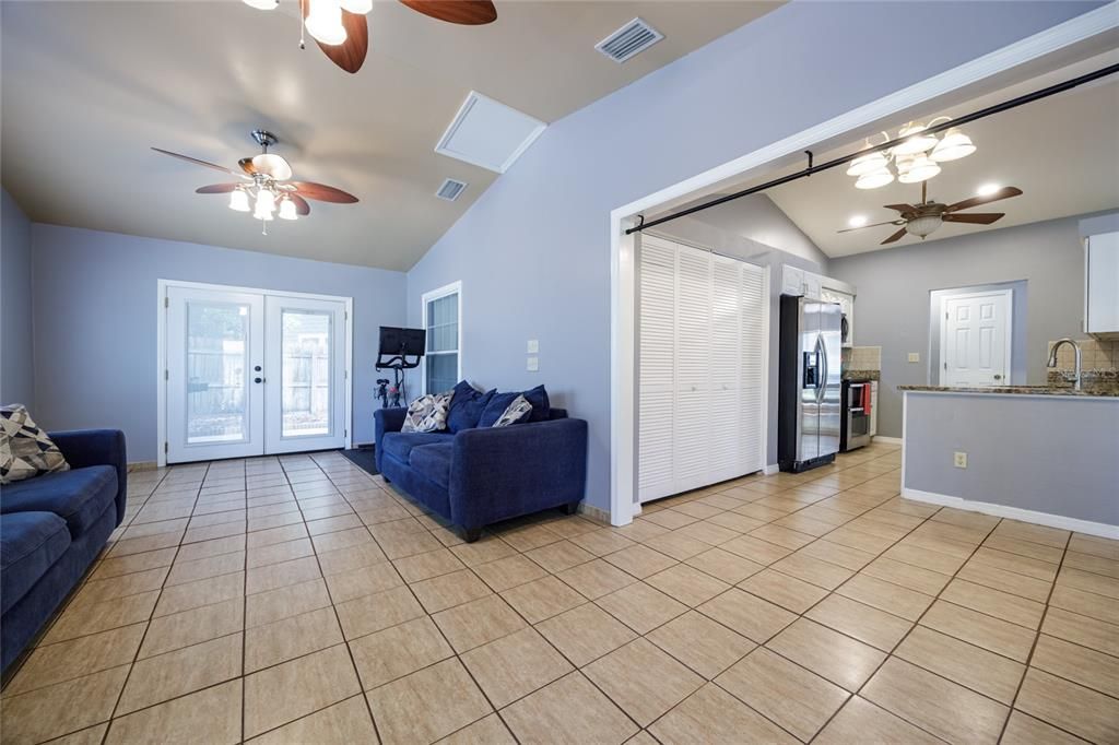 En Venta: $359,000 (3 camas, 2 baños, 1831 Pies cuadrados)