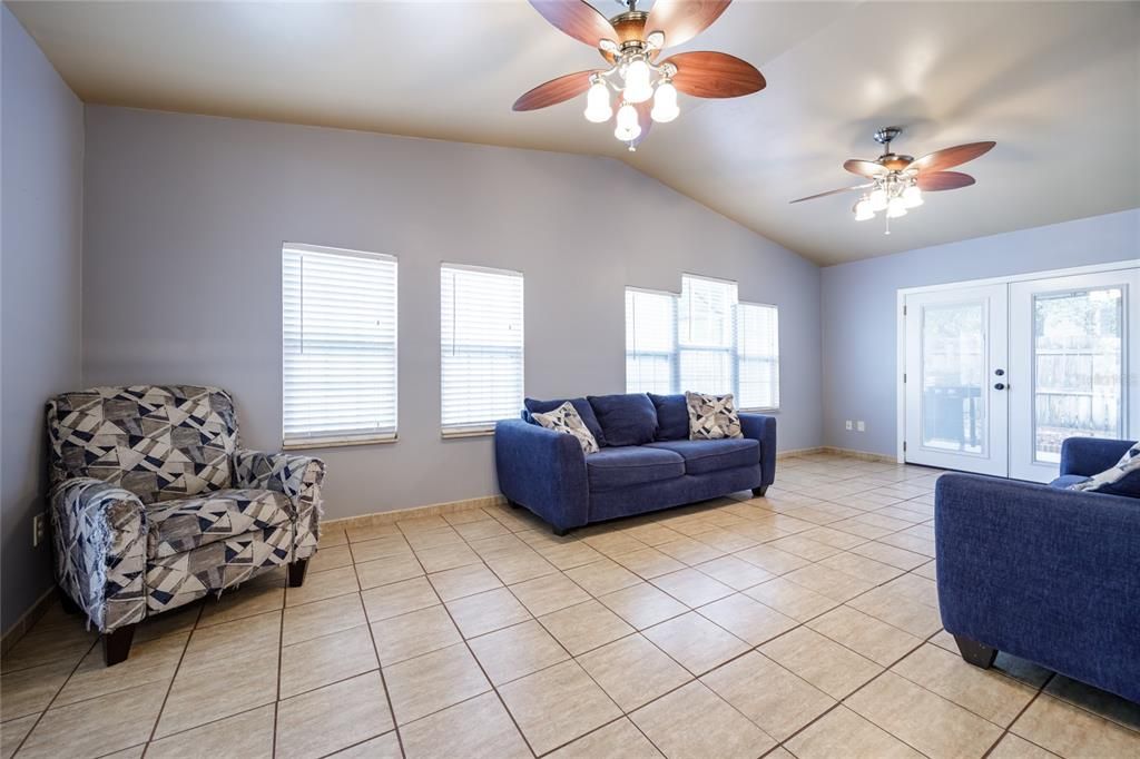 En Venta: $359,000 (3 camas, 2 baños, 1831 Pies cuadrados)