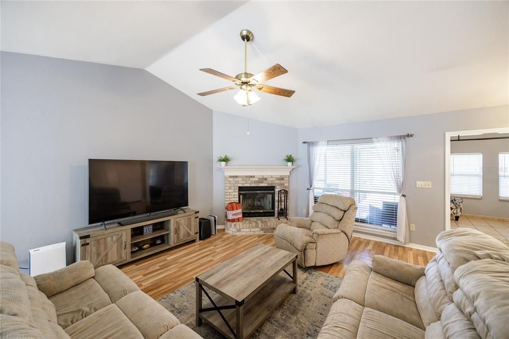 En Venta: $359,000 (3 camas, 2 baños, 1831 Pies cuadrados)