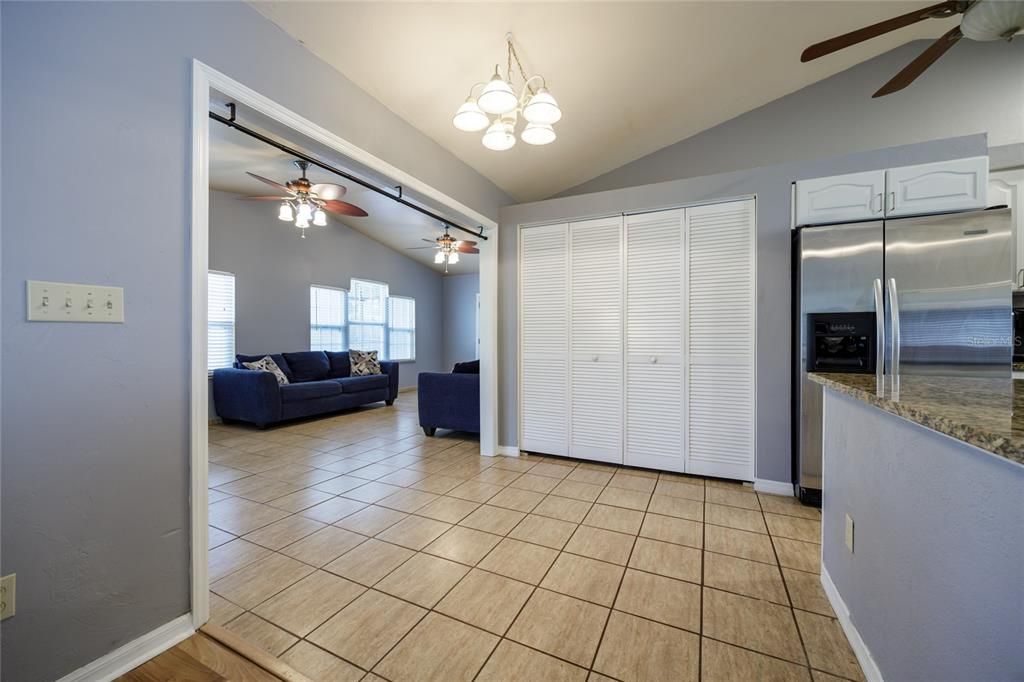 En Venta: $359,000 (3 camas, 2 baños, 1831 Pies cuadrados)