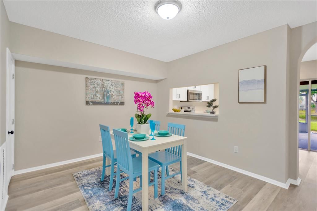 For Sale: $246,900 (2 beds, 2 baths, 1496 Square Feet)