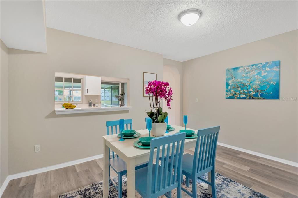 For Sale: $246,900 (2 beds, 2 baths, 1496 Square Feet)