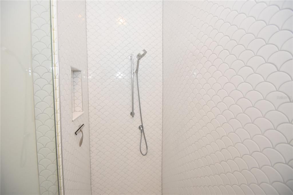 Active With Contract: $3,700 (3 beds, 2 baths, 1893 Square Feet)