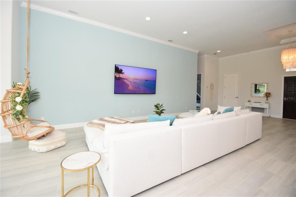 Active With Contract: $3,700 (3 beds, 2 baths, 1893 Square Feet)