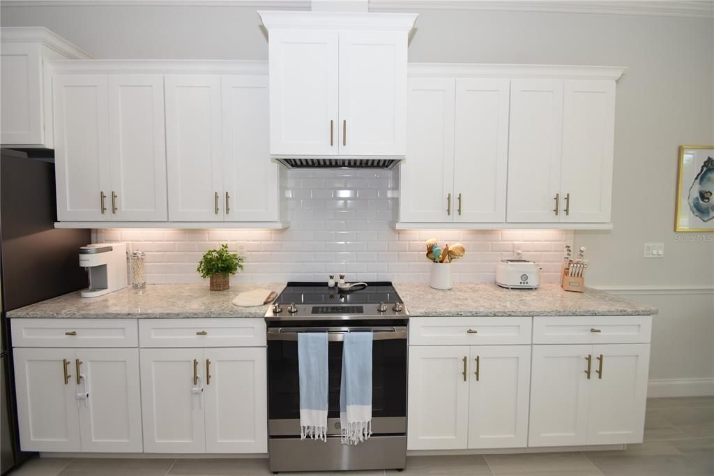 Active With Contract: $3,700 (3 beds, 2 baths, 1893 Square Feet)