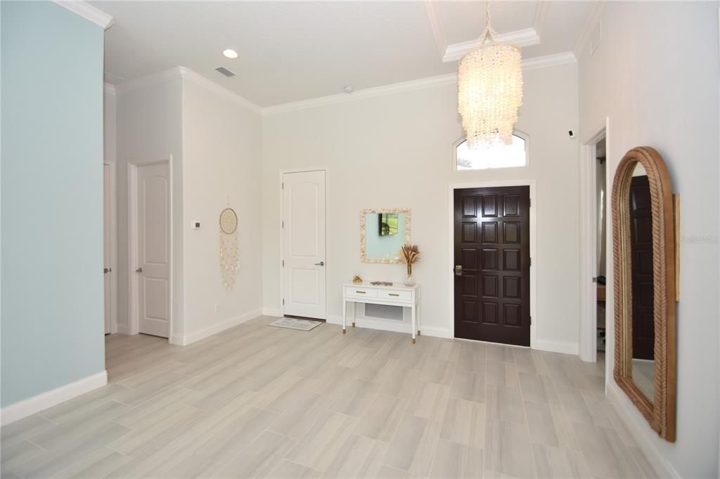 Active With Contract: $3,700 (3 beds, 2 baths, 1893 Square Feet)