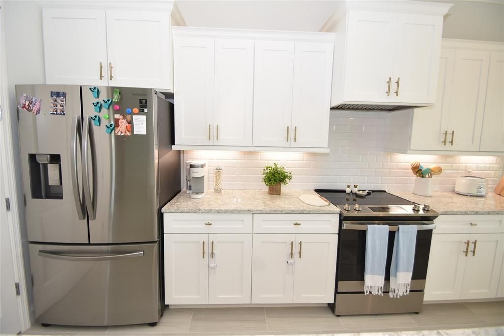 Active With Contract: $3,700 (3 beds, 2 baths, 1893 Square Feet)