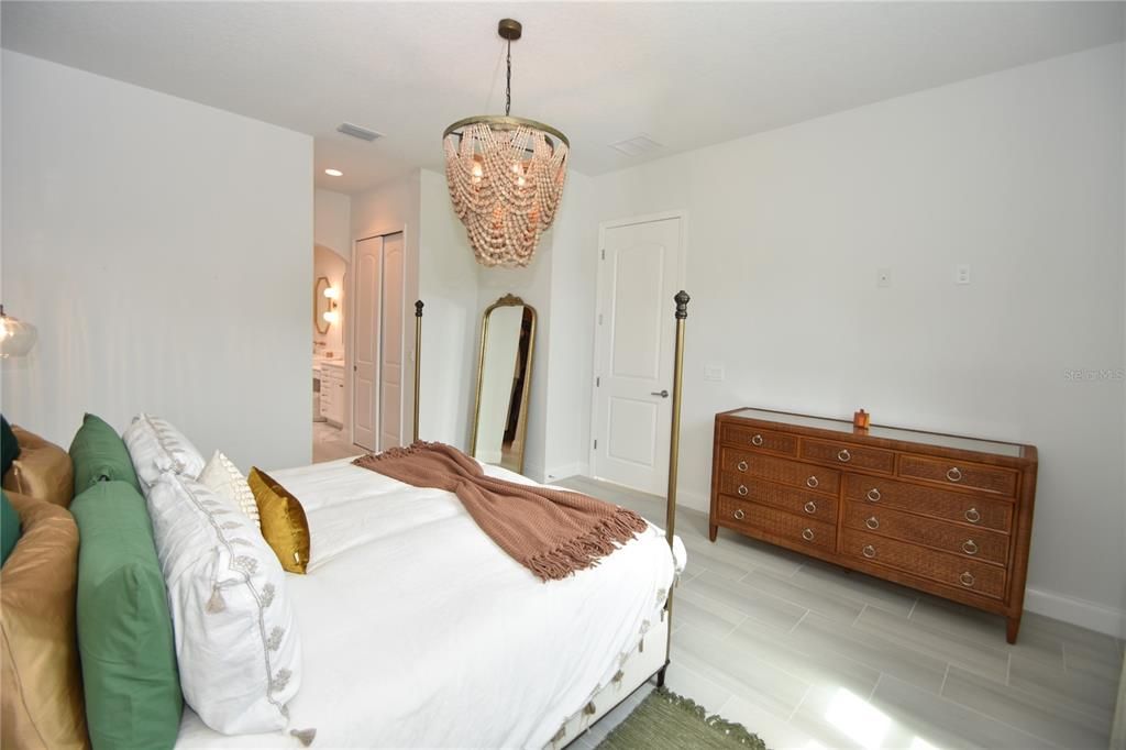 Active With Contract: $3,700 (3 beds, 2 baths, 1893 Square Feet)