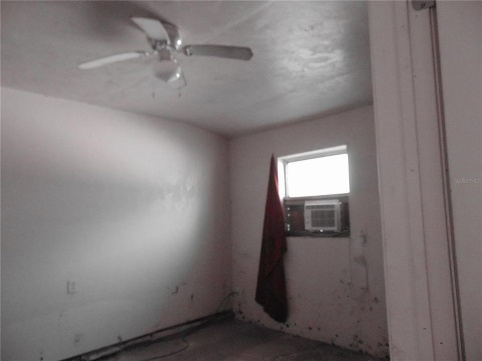 待售: $130,000 (10 贝兹, 0 浴室, 1944 平方英尺)