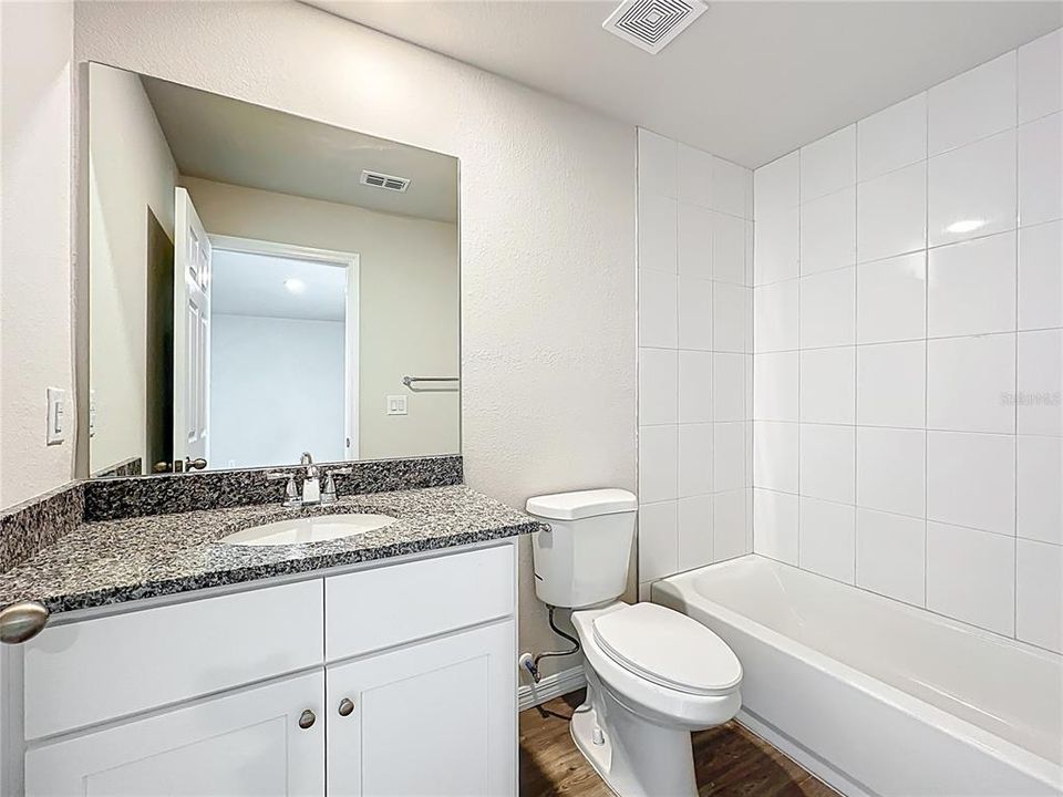 合同活跃: $258,900 (3 贝兹, 2 浴室, 1357 平方英尺)