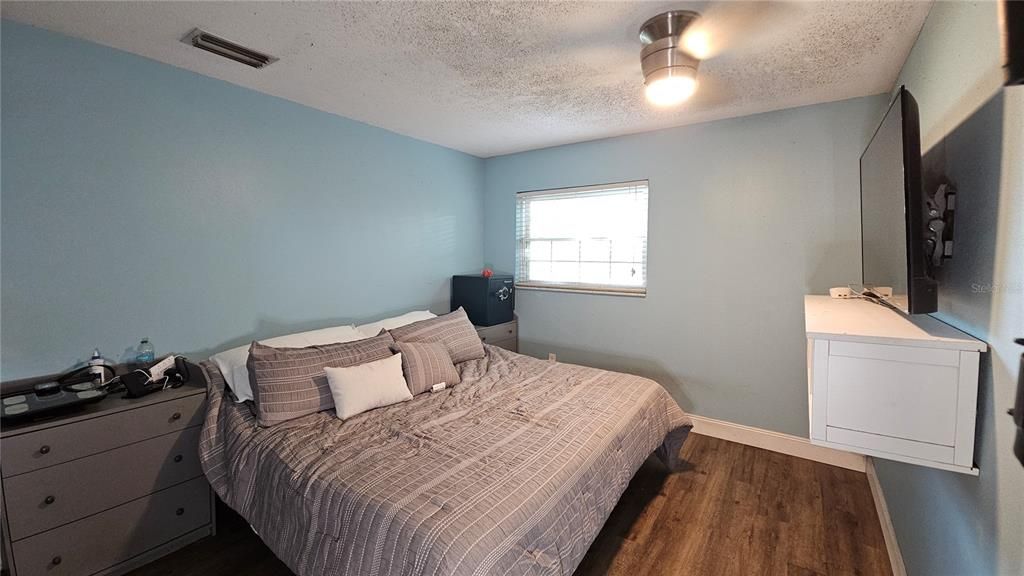 For Sale: $399,900 (4 beds, 2 baths, 2236 Square Feet)