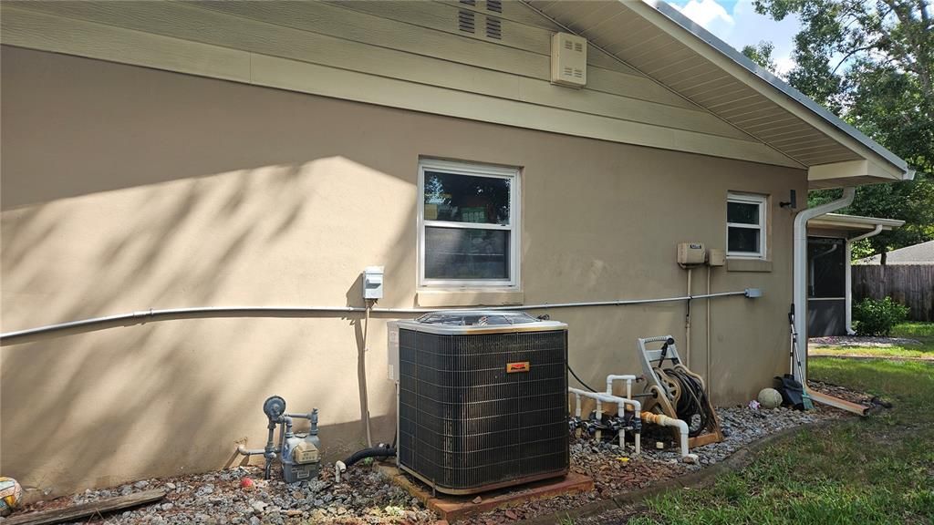 For Sale: $369,900 (4 beds, 2 baths, 2236 Square Feet)