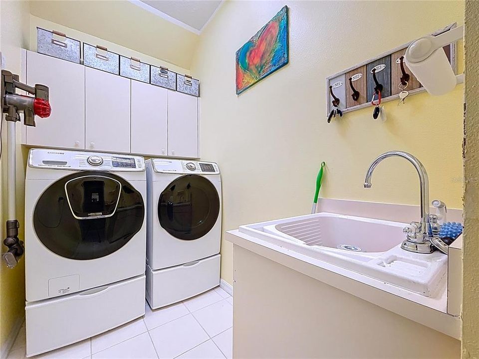 For Sale: $629,000 (3 beds, 3 baths, 2399 Square Feet)